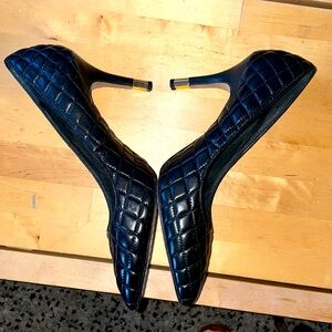 CLOSING- LAST CHANCE- MAKE OFFER -Vince Camuto Diamond Quilted Black Leather